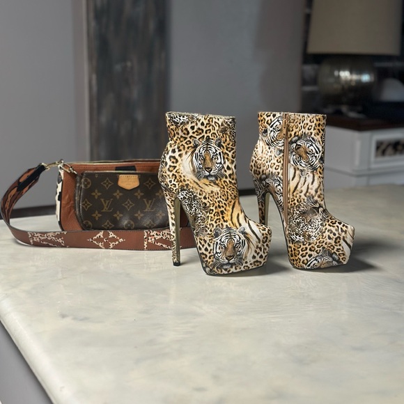 Bumber Platform Boots Tiger Print size 6 - Picture 6 of 6